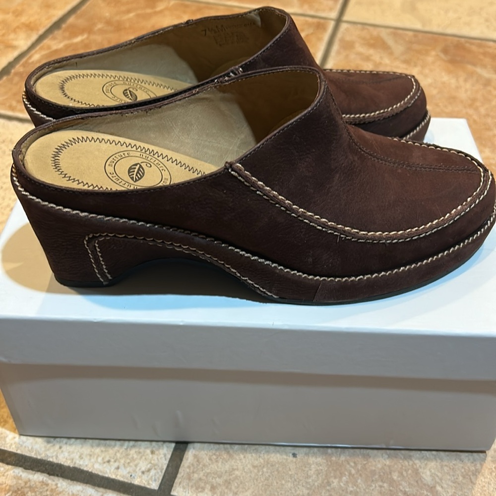 Nurture Voyage Clogs or slip on, Size 7 1/2M, Leather upper, Made in Brazil, NEW - Picture 4 of 11